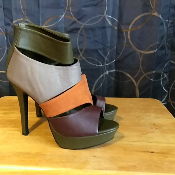 Heels - Picture 2 of 4